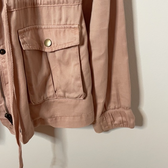 Silky light and flowy hooded jacket from DesignLab - Picture 3 of 6